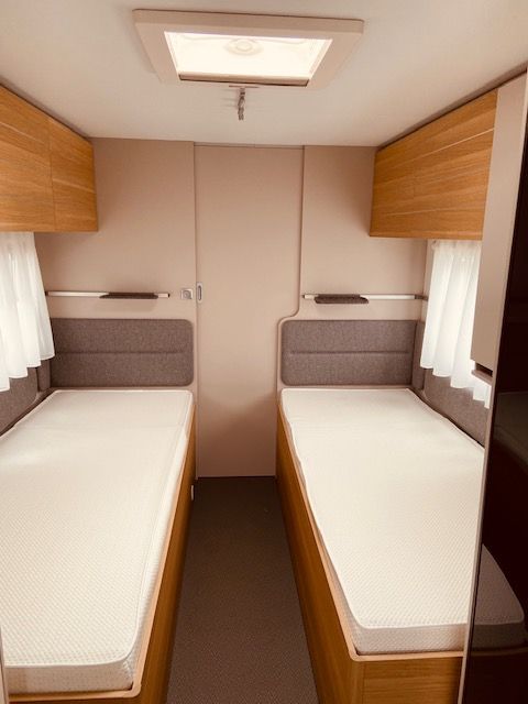 Wohnwagen Adria Adora 572 UT, 4 Schlafplätze, EZ: 07-2022